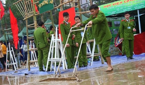 Học viên cảnh sát tham gia hội trại “Từ Điện Biên Phủ đến Biển đảo quê hương”